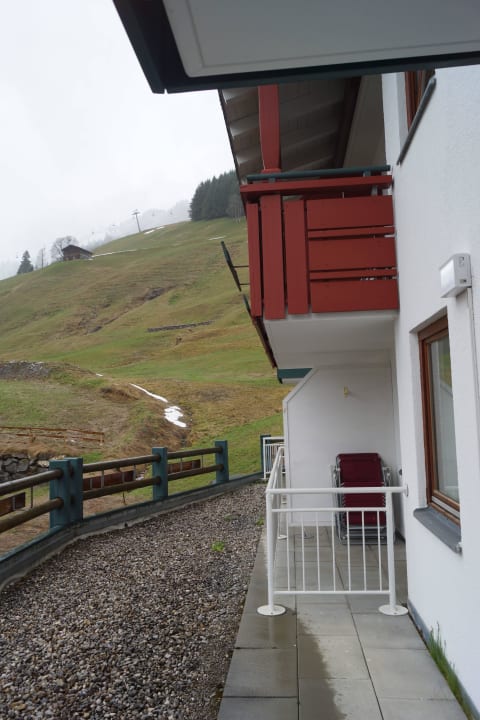 Balkon mit kleiner Aussicht IFA Alpenrose Hotel Kleinwalsertal