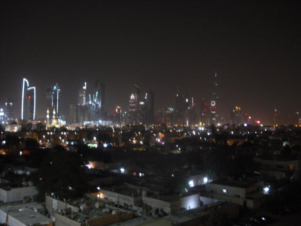 Skyline von Dubai bei Nacht Jumeira Rotana Hotel