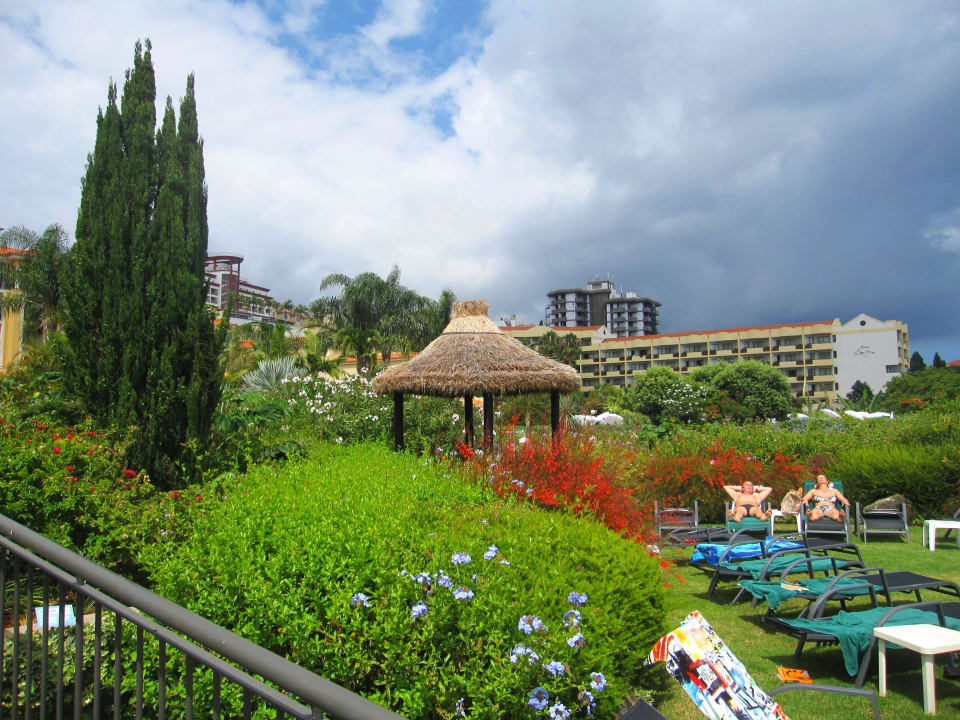 Hotel von der Parkanlage aus Suite Hotel Eden Mar - PortoBay