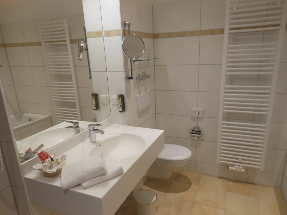 Bad Hotel DER LINDENHOF