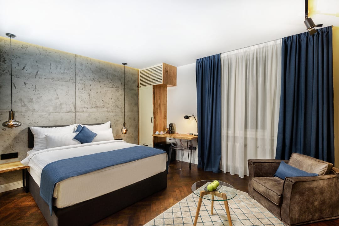 Zimmer One Luxury Suites