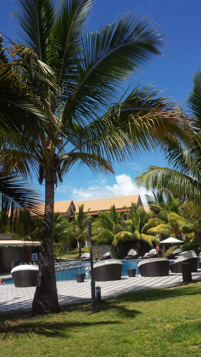 Pool Crystals Beach Resort Belle Mare, a member of Radisson Individuals