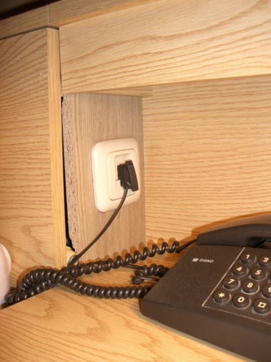 Lösen von Verbindungen am Kopfteil des Bettes Hotel Reuterhof