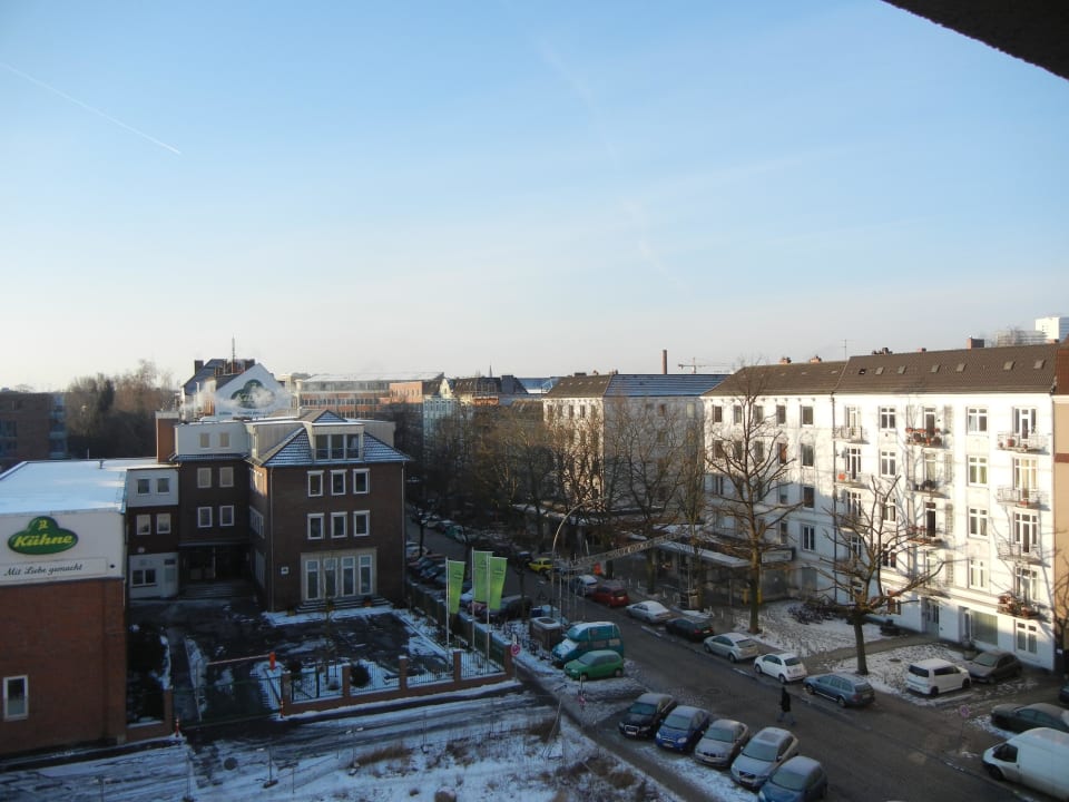 Blick aus rückseitigem Hotelzimmer B&B Hotel Hamburg-Altona