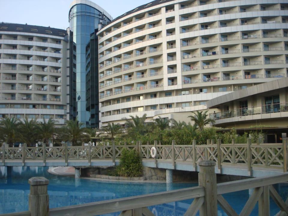 Anlage / Pool / Blick zum Hotel Royal Wings Hotel