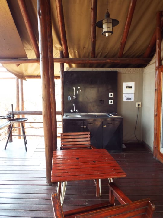 Terrasse und Außenküche des Zeltes Punda Maria Rest Camp