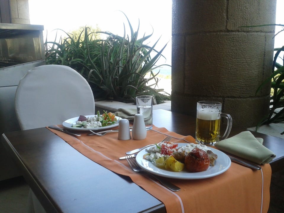 Mittagssnack Taverna Poseidon mit Blick auf Rhodos Hotel Kalithea Horizon Royal