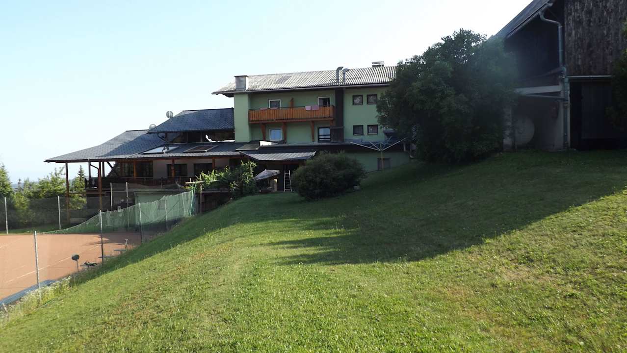 Oben rechts unser Zimmer mit Balkon Gasthof Reinbacher