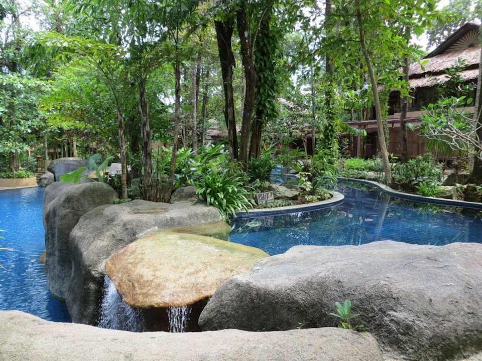 Überall diese tollen, ineinanderlaufenden Pools Khao Lak Merlin Resort