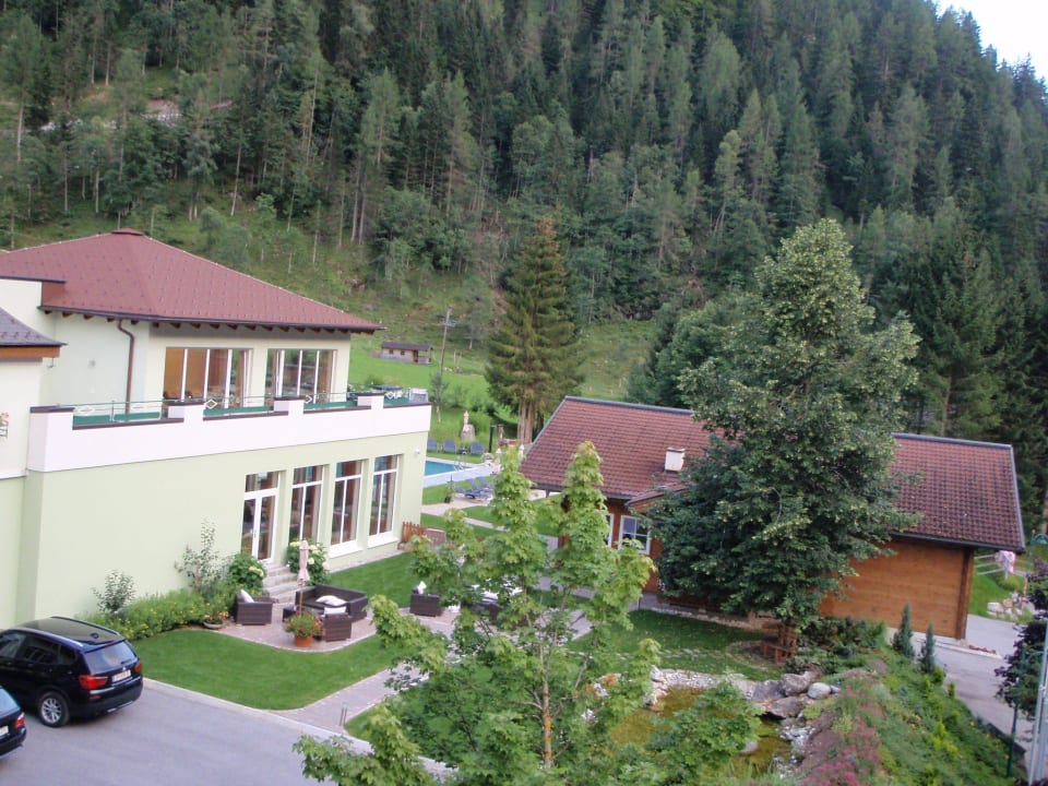 Hotelanlage von außen Lürzerhof - luxury.nature.spa