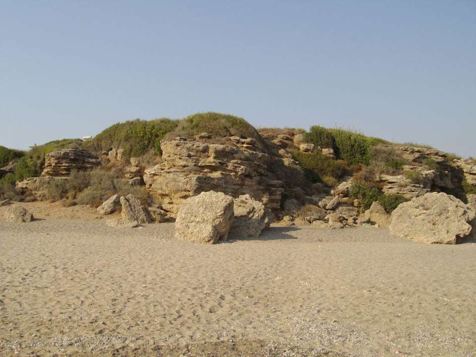 Steinige Felsen am Strand Hotel Club Life Kizilot