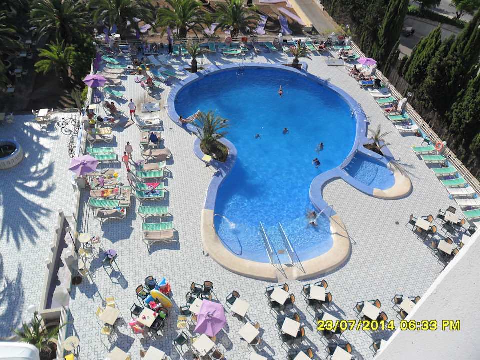 Zur Poolanlage Bei Juan Playa Blanca