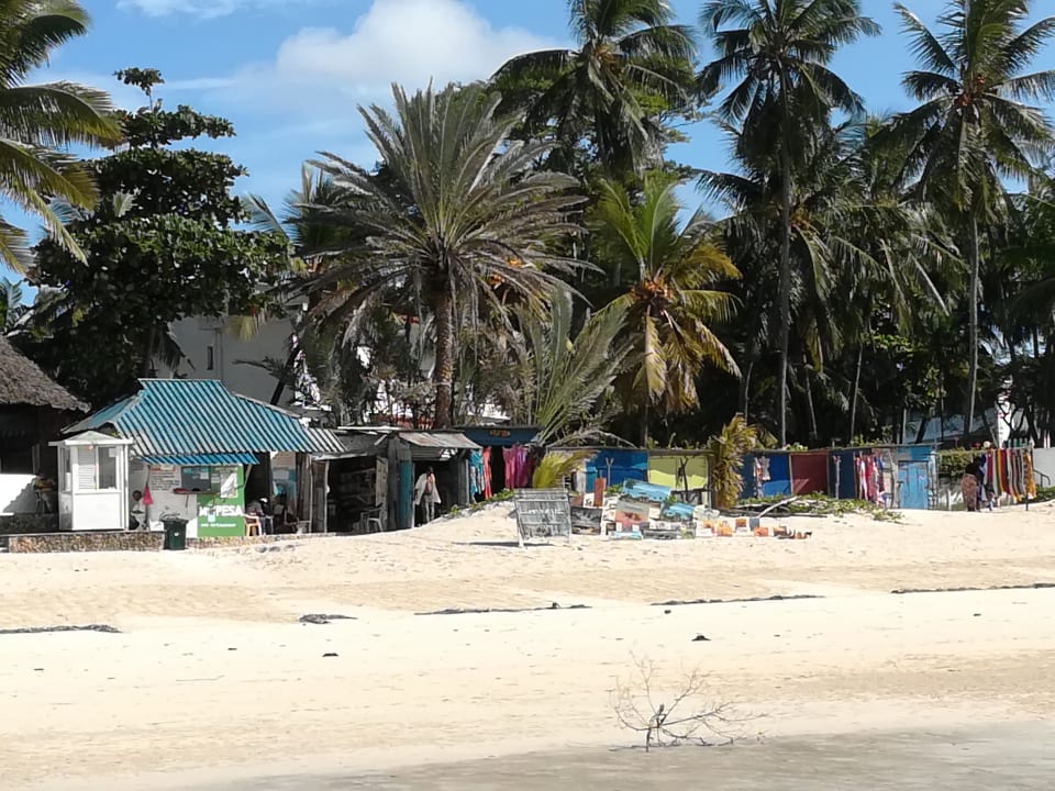 Strand Travellers Beach Hotel & Club