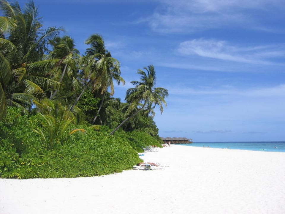 Weitläufiger Strand Fihalhohi Maldives
