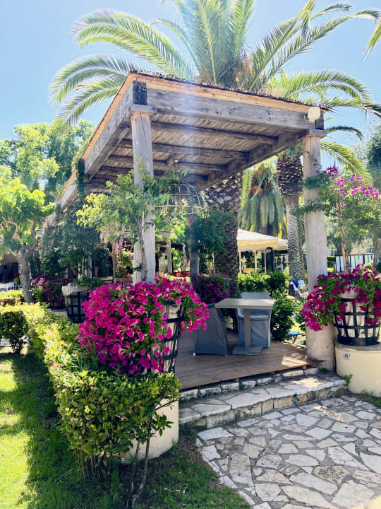 Gartenanlage Grecotel LUXME Daphnila Bay