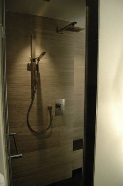 Gemeinschaftsdusche London und Berlin Bed & Breakfast Route 39