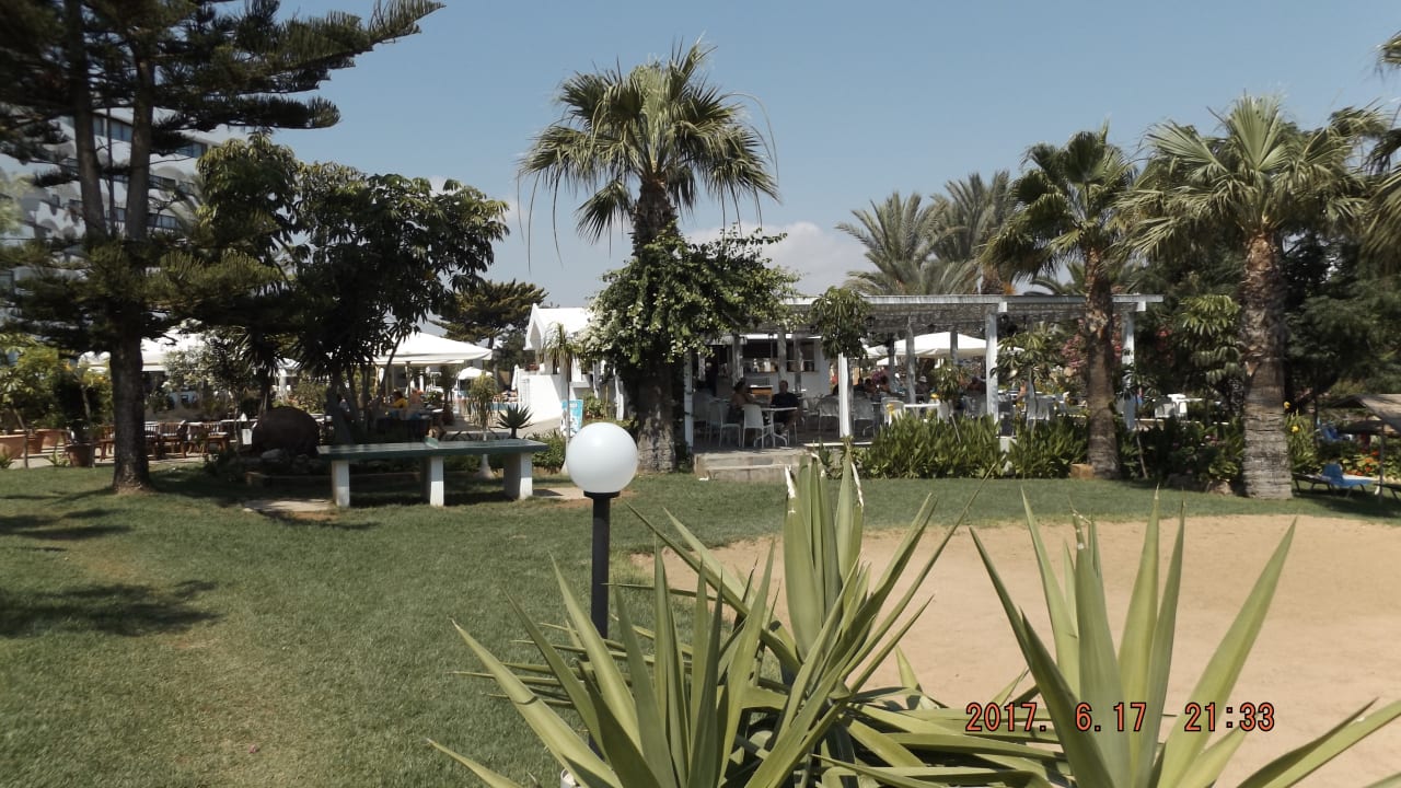 Gartenanlage Crystal Springs Beach Hotel
