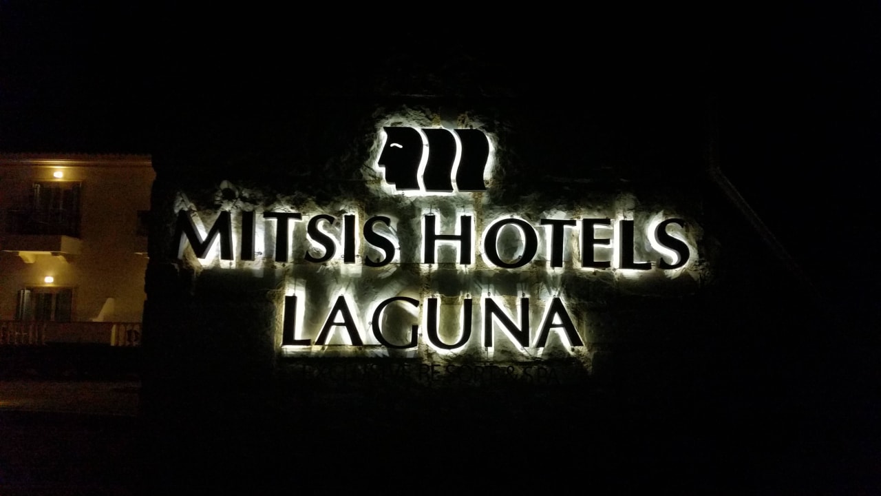 Aussenbeschriftung Mitsis Selection Laguna