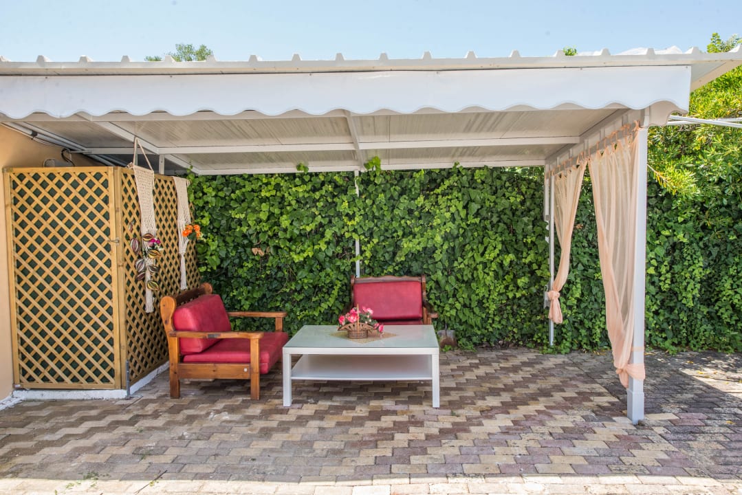 Gartenanlage Eleni Family Apartments