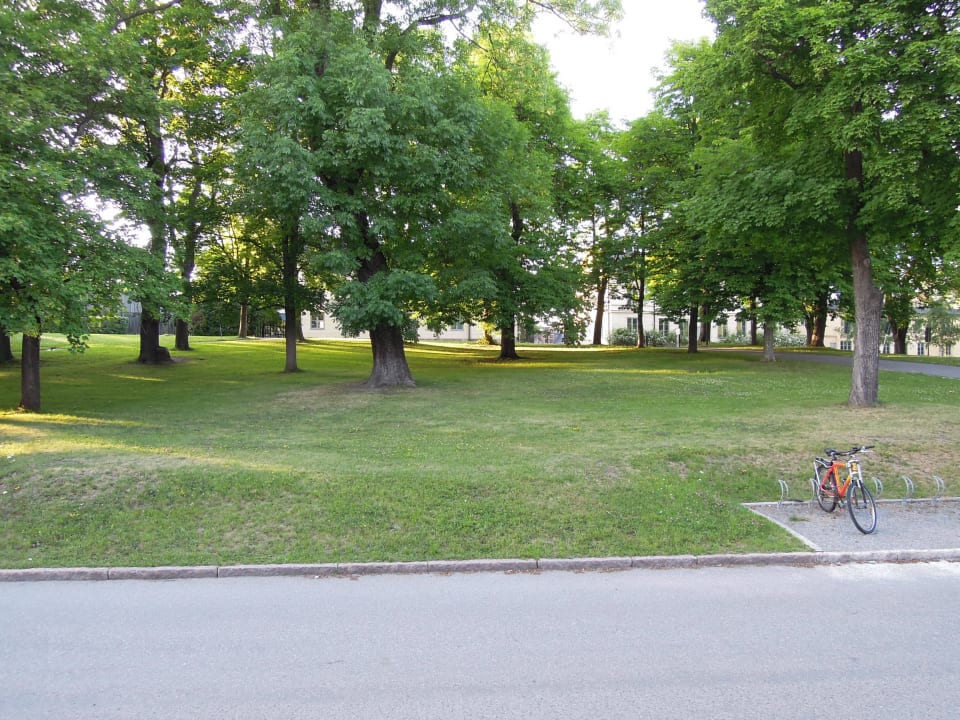 Widok z okna na wyspę. Hotel Skeppsholmen