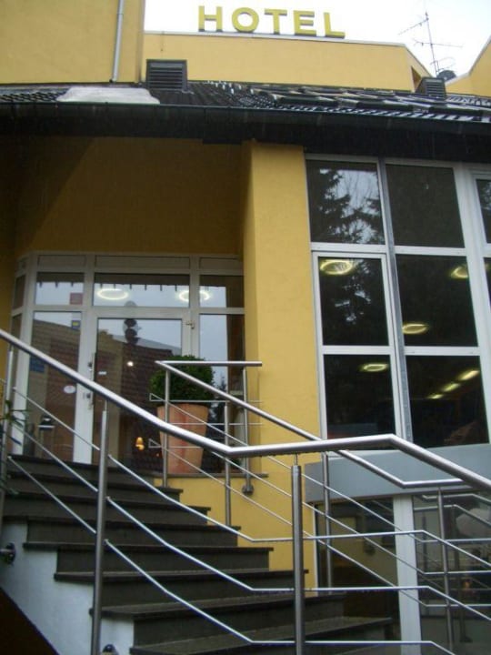 Hoteleingang  Wald & Golfhotel Lottental