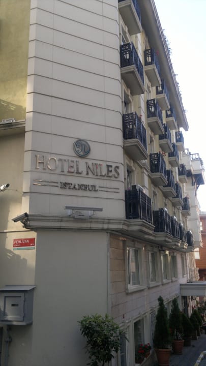 Hotel from the street Hotel Niles Istanbul