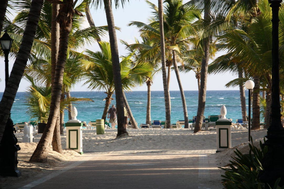 Blick von der Lobby zum Strand Hotel Riu Bambu