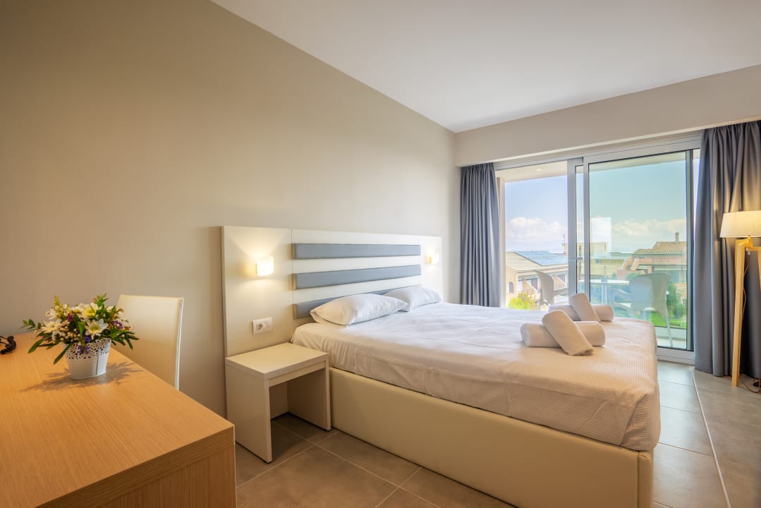 Zimmer CNic Gemini Hotel