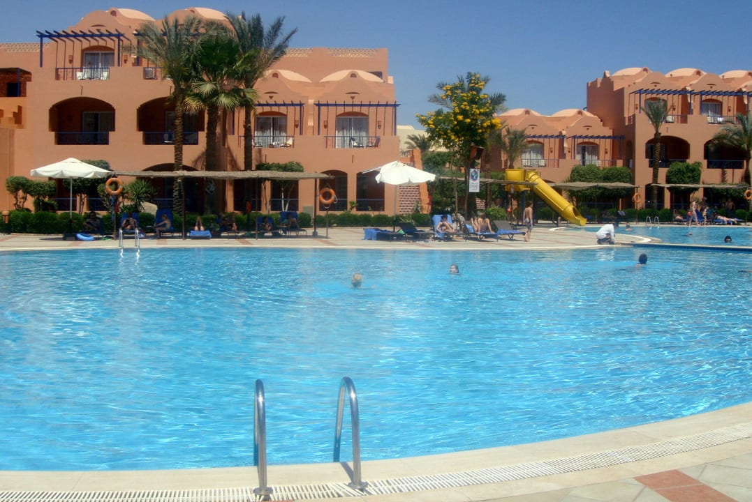 Poolblick am Morgen Jaz Makadi Oasis Resort