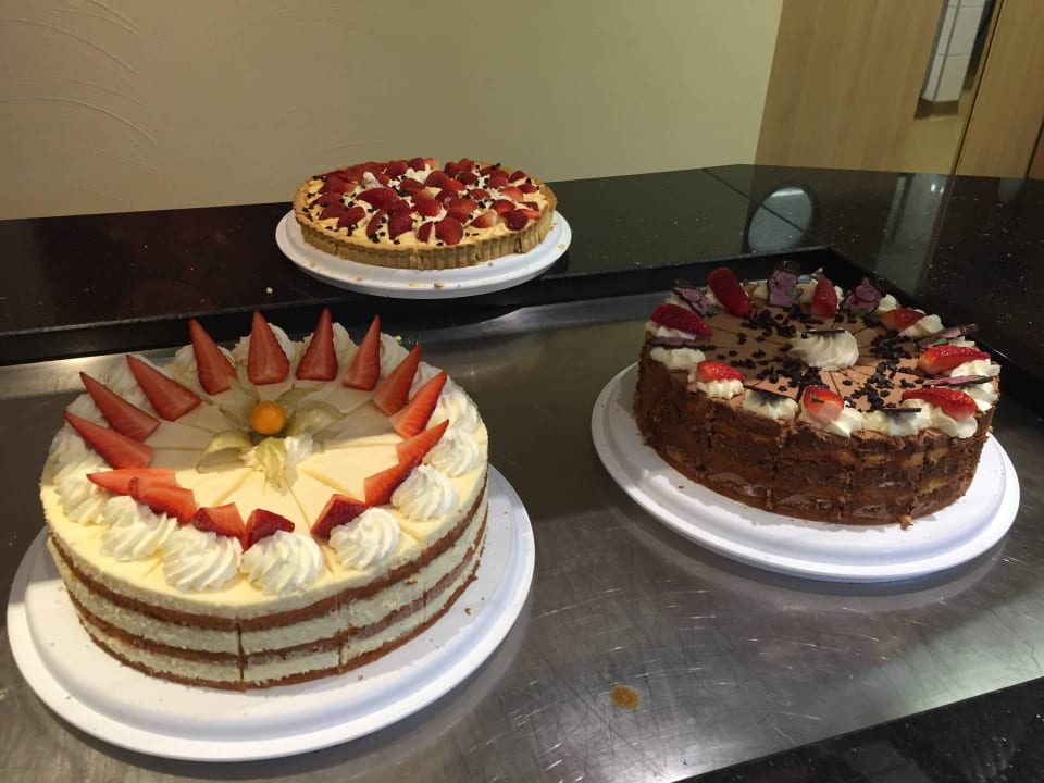 Kuchenbuffet am Nachmittag Familotel Sonnenpark