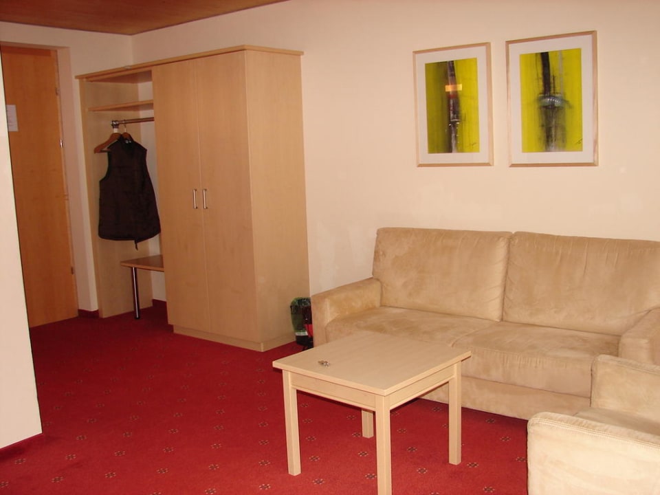 Sitzecke mit Eingangsbereich Hotel Adler