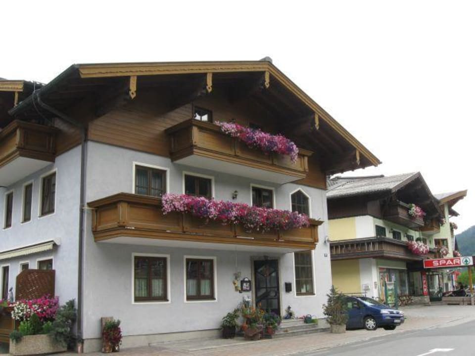 Das Haus von der Straßenseite Ferienwohnungen Gwehenberger