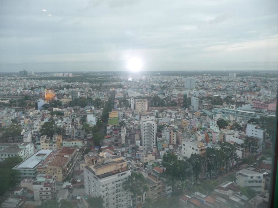 Zimmer-Ausblick vom 24. Stock Hotel Windsor Plaza