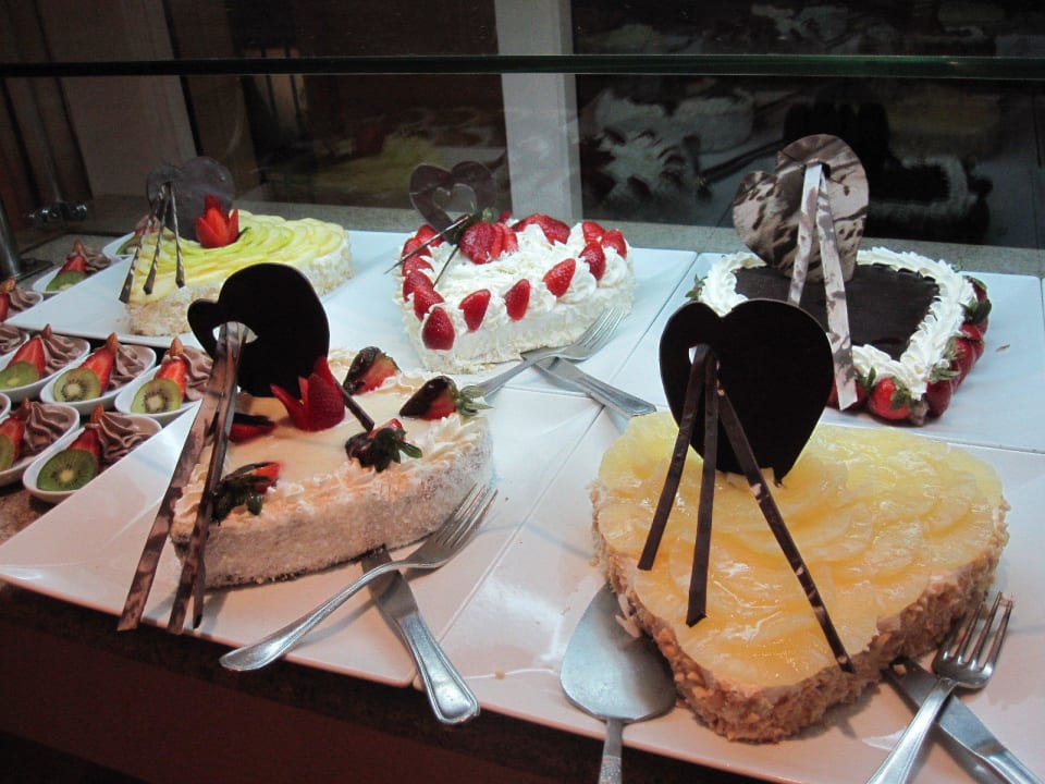 Kuchenbuffet am Valentinstag Hotel Three Corners Ocean View prestige - Adults only