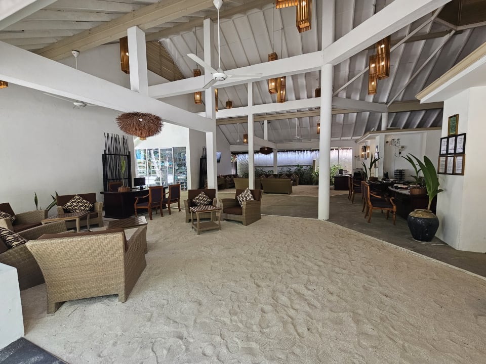 Lobby Ellaidhoo Maldives by Cinnamon