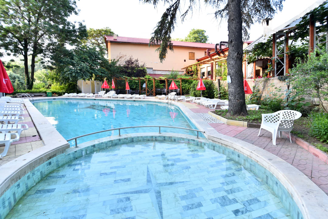 Pool Hotel Estreya Palace & Residence