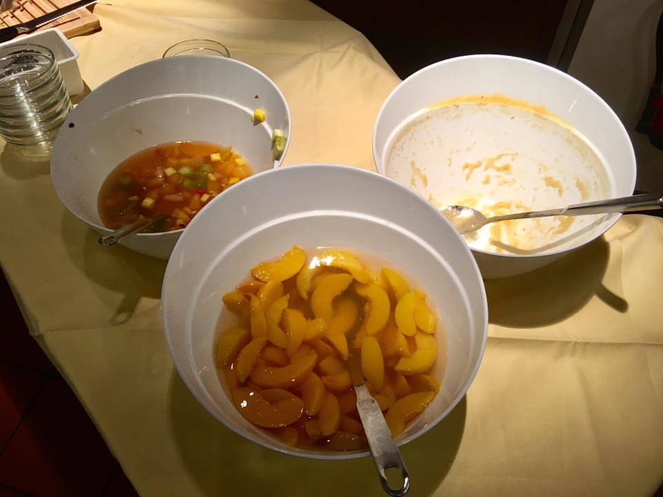 Dosenobst vom Frühstück zum Mittagessen Gut Wenghof - Family Resort