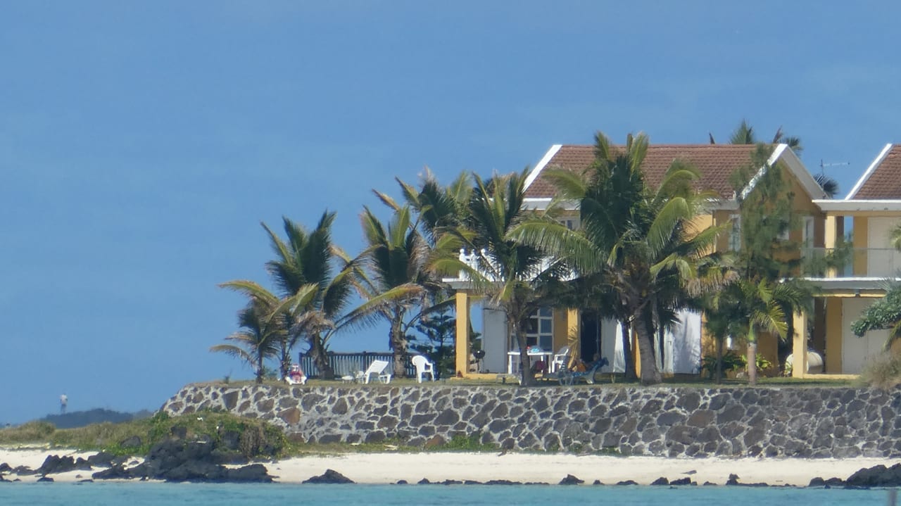Strand Crystals Beach Resort Belle Mare, a member of Radisson Individuals
