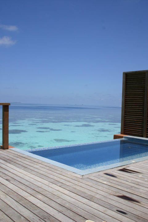 Unsere eigene Terrasse mit eigenem Pool Lily Beach Resort & Spa
