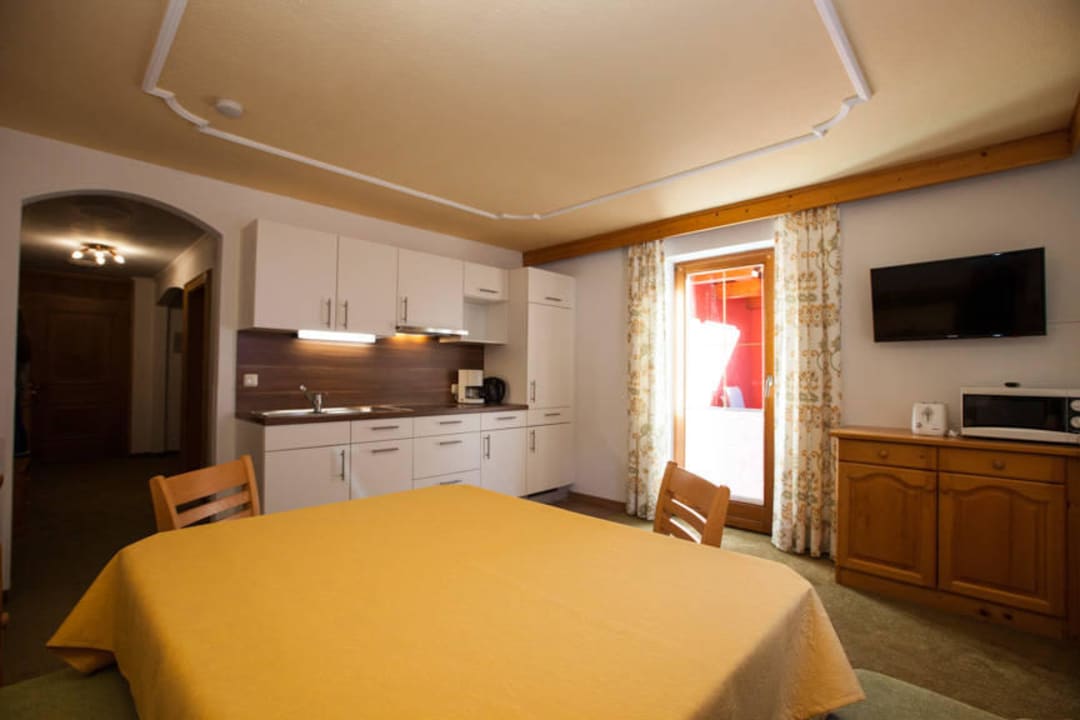 Wohnbereich Ferienwohnung Rosengarten Apart Marlen Ischgl
