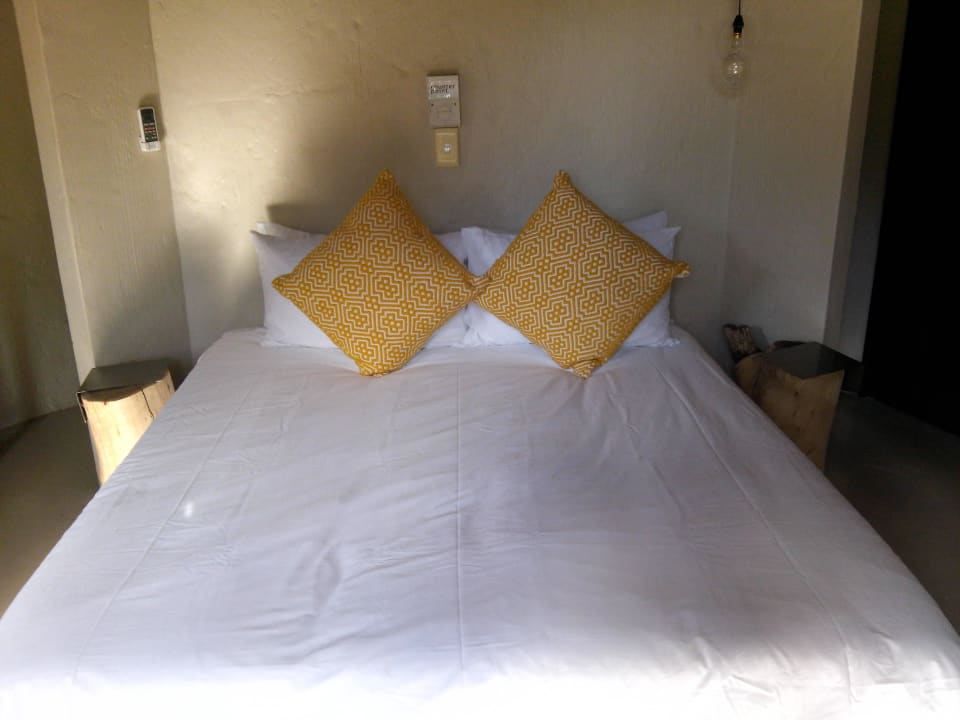 Links davon Dusche-rechts davon WC Addo African Home - the green escape