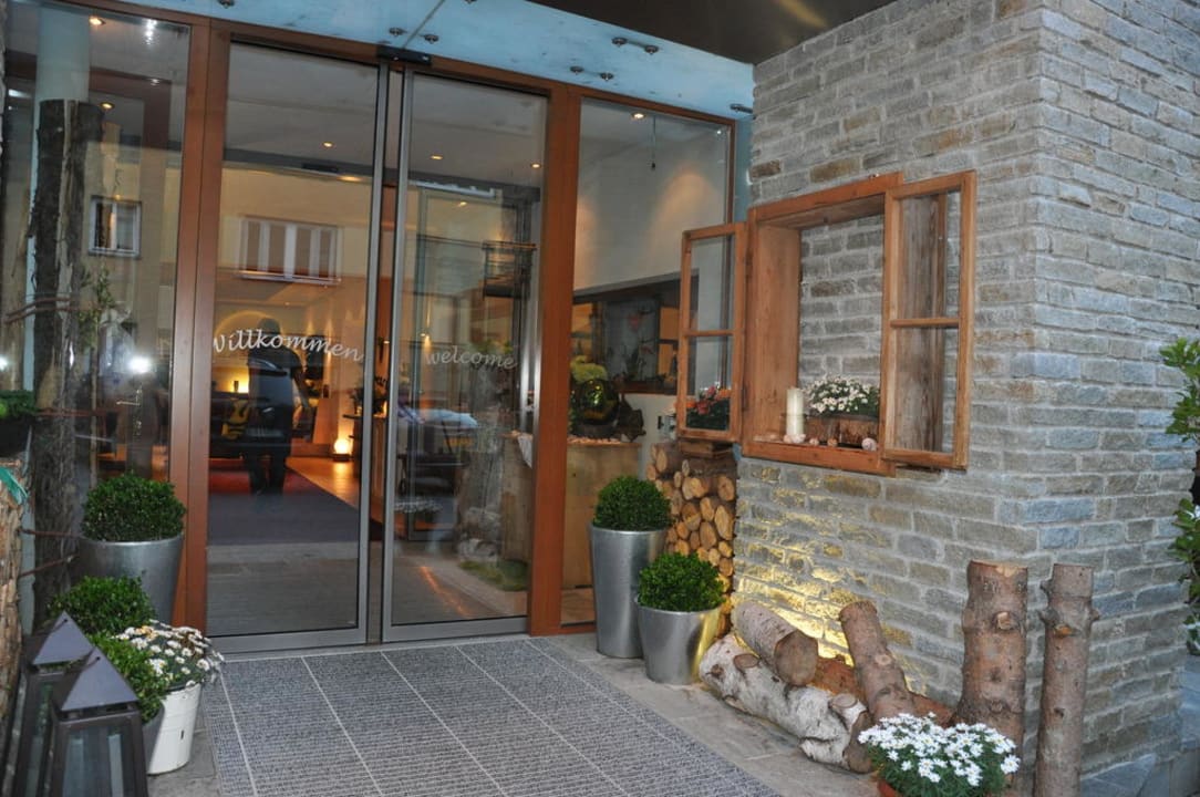 Hoteleingang Hotel Stadt Wien