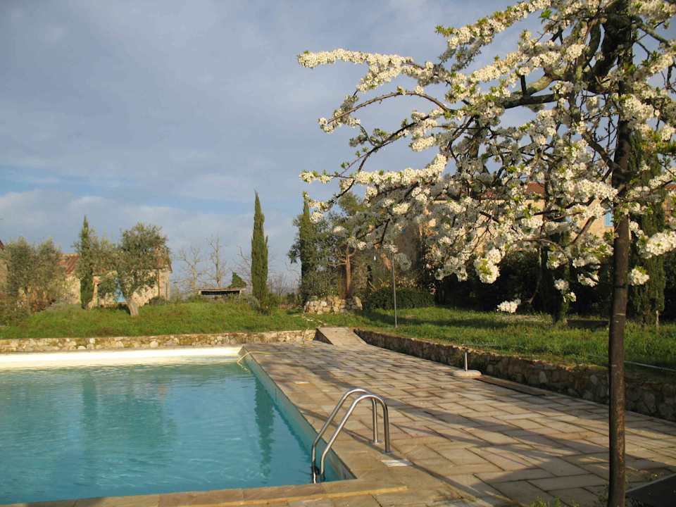 The pool Guesthouse Antico Borgo Di Tignano