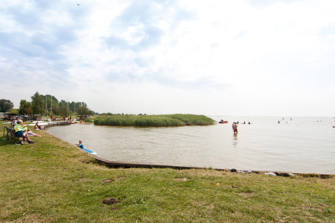 Strand Regenbogen Ferienanlage Born