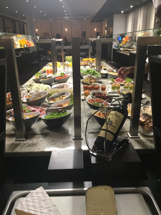 Leckeres Büffet Novotel Abidjan