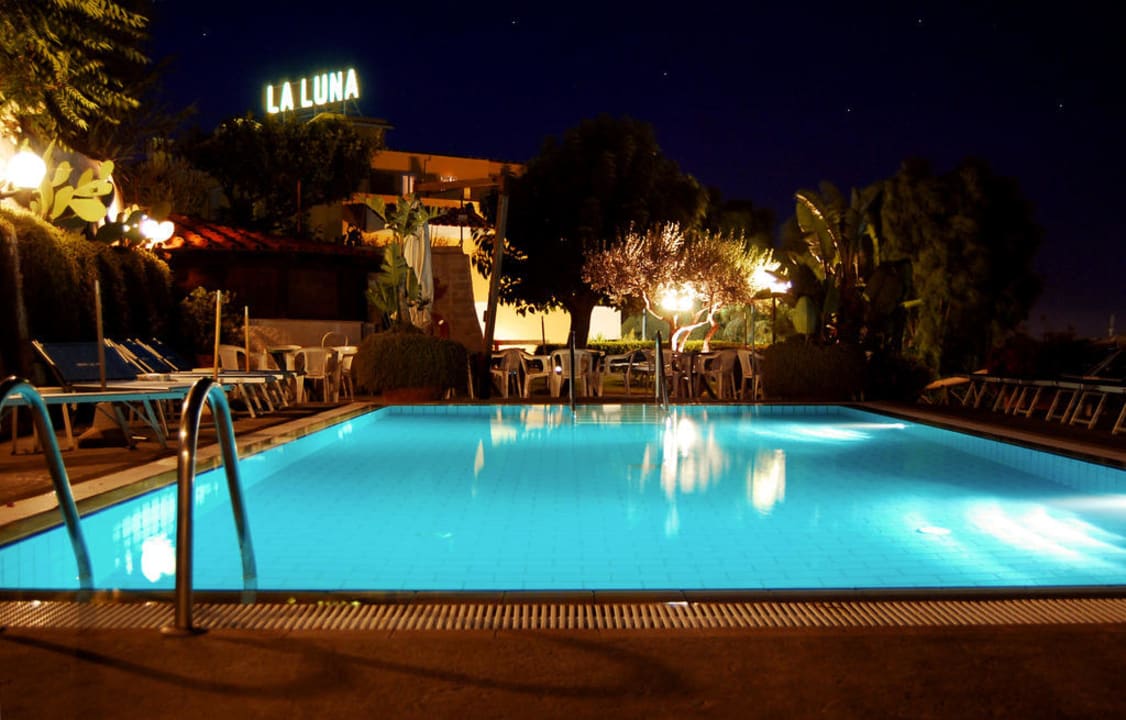 Pool bei Nacht Hotel La Luna