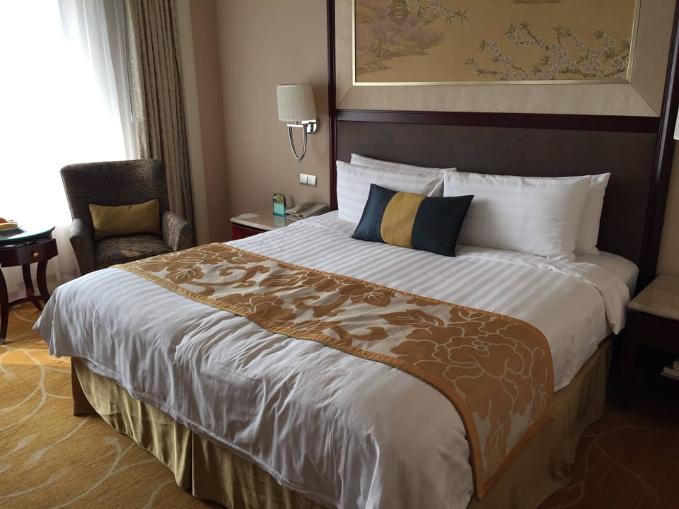 Big bed Shangri-La Hotel, Wuhan