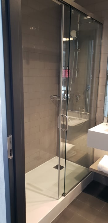 Zimmer Moxy Tbilisi by Marriott