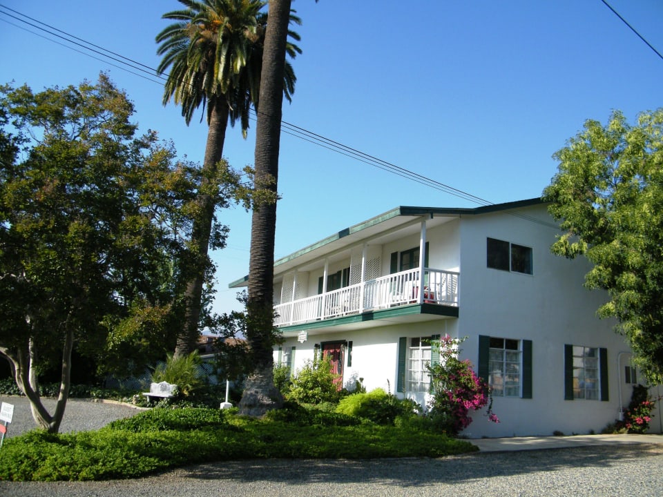 Blick vom Parkplatz zum Haus Bed & Breakfast Plantation
