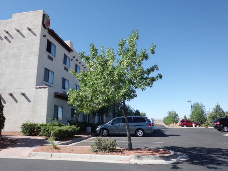 Parkplätze vor dem Zimmer Super 8 by Wyndham Page/Lake Powell